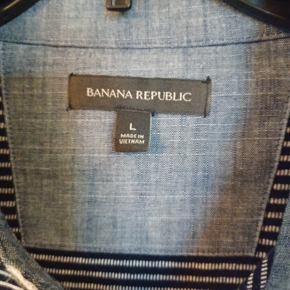 Banana Republic Men's Button down shirt. - Picture 3 of 6